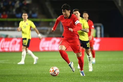 Son Heung Min lập siêu phẩm sút phạt vào lưới Colombia 